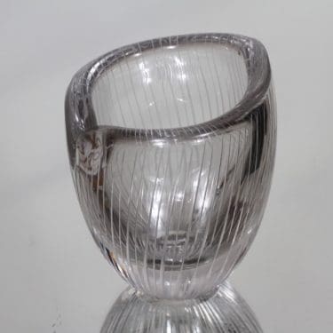 Iittala 3572 taide-esine, kirkas, suunnittelija Tapio Wirkkala, pieni, viivahiottu