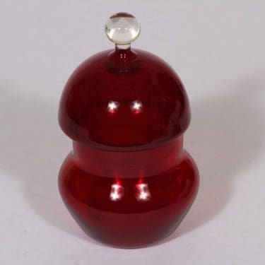 Riihimäen lasi Pomona rasia, rubiininpunainen, suunnittelija Helena Tynell,