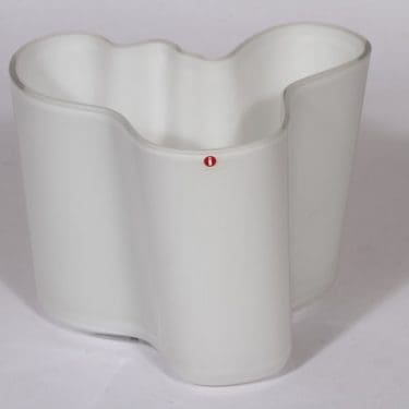 Iittala Savoy maljakko, valkoinen, suunnittelija Alvar Aalto, signeerattu