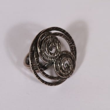 Kupittaan kulta sormus, hopea, suunnittelija Elis Kauppi, hopea