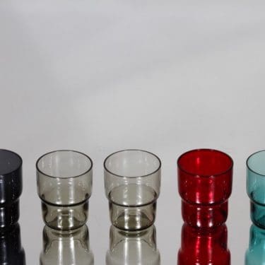 Nuutajärvi Pinottava lasi snapsilasit, eri värejä, 5 kpl, suunnittelija Saara Hopea,