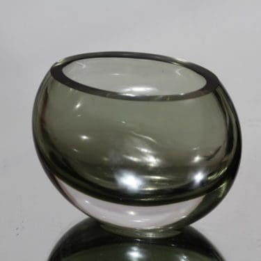 Iittala 3304 taide-esine, harmaa, suunnittelija Tapio Wirkkala, pieni, signeerattu