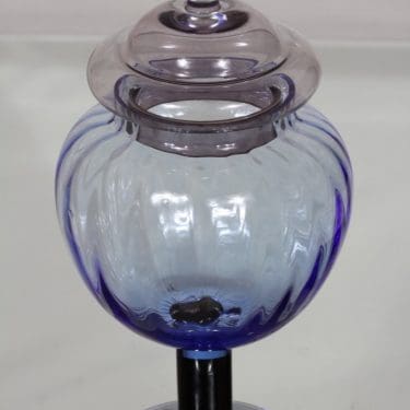 Nuutajärvi Isoäidin karkkipurkki taide-esine, sininen, suunnittelija Kerttu Nurminen,