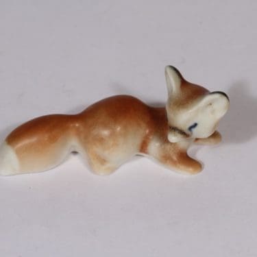 Arabia figuuri, kettu, suunnittelija Raili Eerola, kettu, pieni, käsinmaalattu