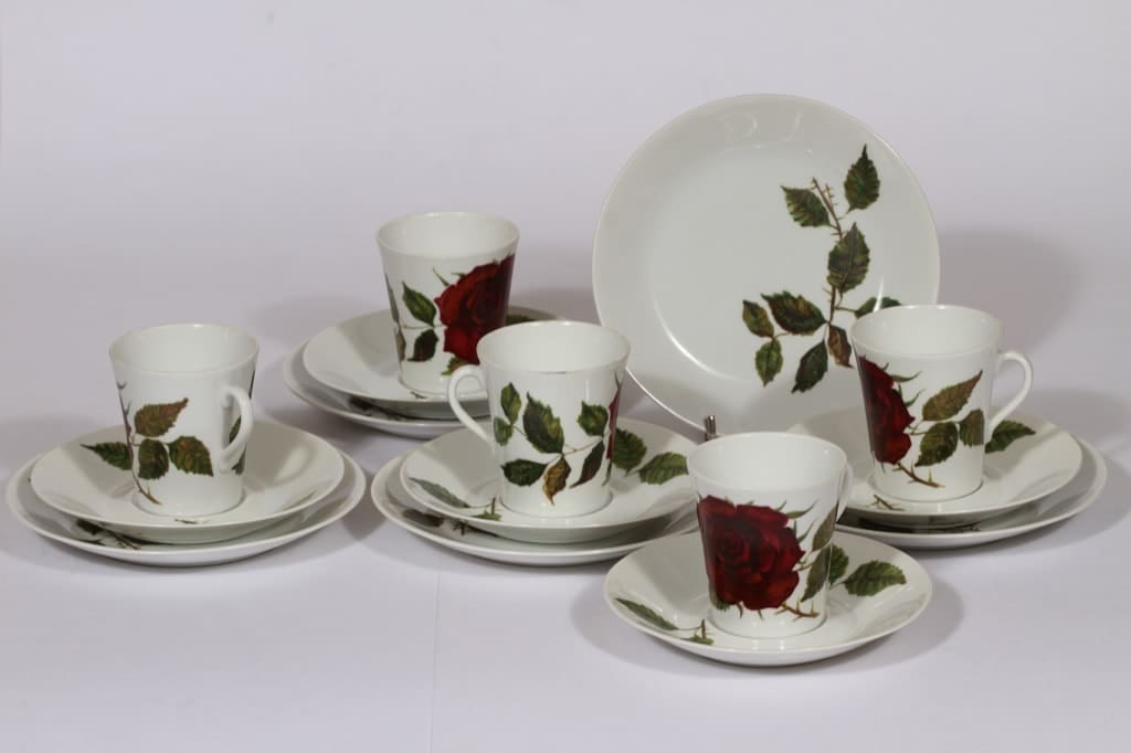 Arabia Ruusu kahvikupit ja leivoslautaset, 5 kpl, suunnittelija , serikuva, kukka-aihe