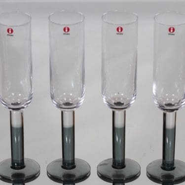 Nuutajärvi Mondo kuohuviinilasit, kirkas-harmaa, 4 kpl, suunnittelija Kerttu Nurminen,