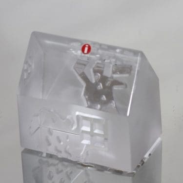 Iittala Iittalan kylä koriste-esine, Puutalo, suunnittelija Jorma Vennola, Puutalo, signeerattu, numeroitu