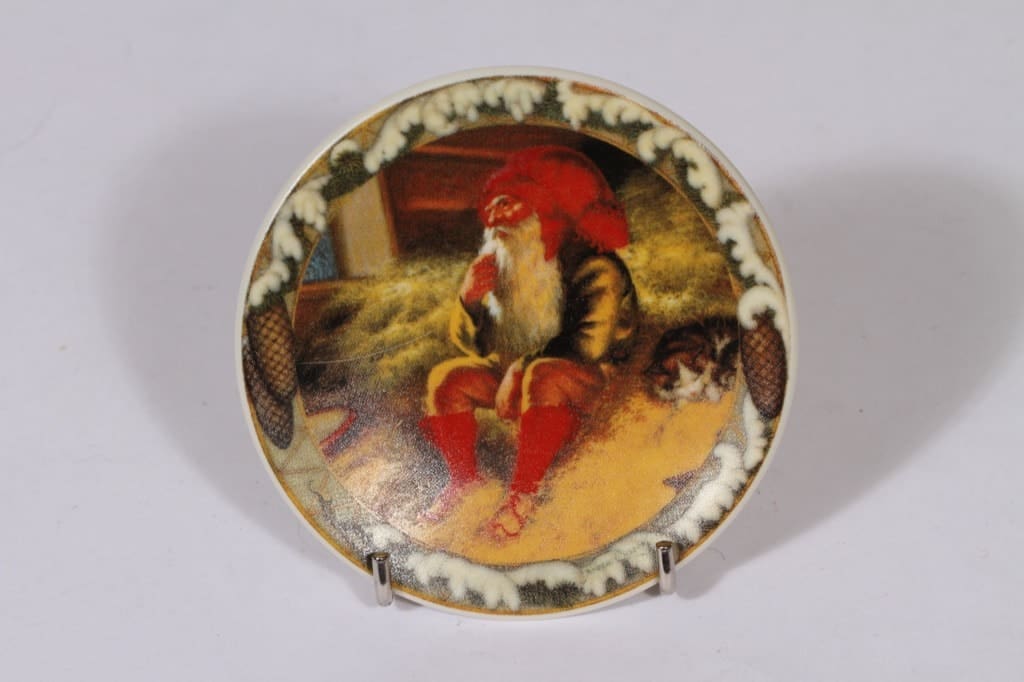 Arabia Joulutonttu koristelautanen, suunnittelija Anders Olsson, pieni, serikuva, jouluaihe