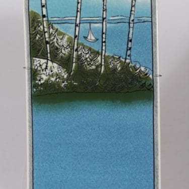 Arabia seinälaatta, Purjevene, suunnittelija Heljä Liukko-Sundström, Purjevene, suuri, serikuva