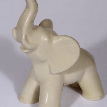 Kupittaan savi 359 III eläinfiguuri, norsu-aihe, suunnittelija Kerttu Suvanto-Vaajakallio, norsu-aihe