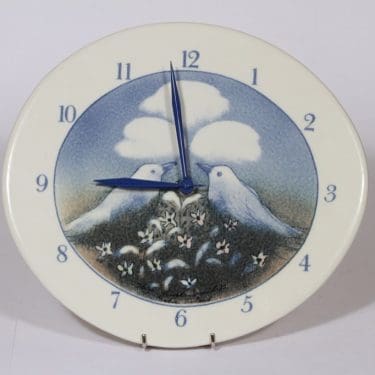 Arabia seinäkello, Lintu sininen, suunnittelija Heljä Liukko-Sundström, Lintu sininen, serikuva, signeerattu, lintu-aihe