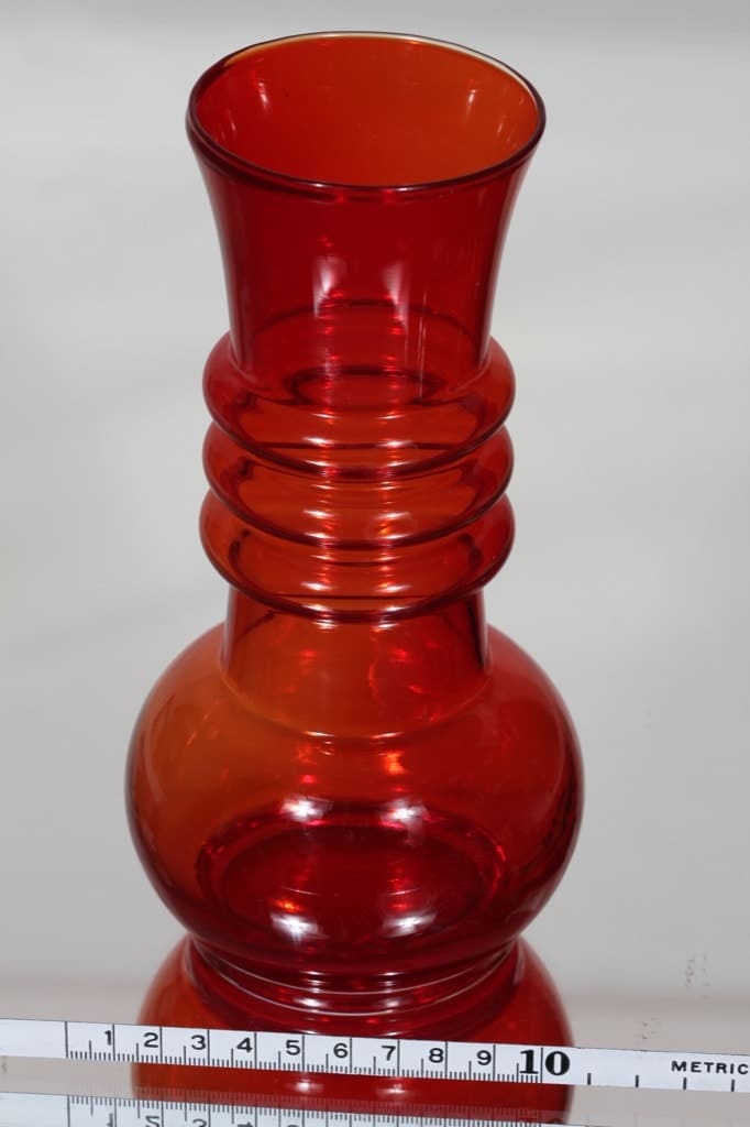 Riihimäen lasi Kielo maljakko, rubiininpunainen, suunnittelija Tamara Aladin, kuva 2