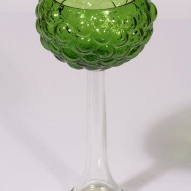 Kumela 2556 malja, vihreä, suunnittelija Sirkku Kumela-Lehtonen, jalallinen