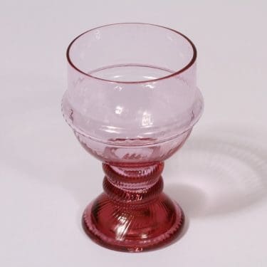 Riihimäen lasi Sulttaani viinilasi, neodymi, suunnittelija Nanny Still,