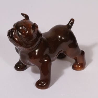 Arabia eläinfiguuri, Buldoggi K 50, suunnittelija Lea von Mickwitz, Buldoggi K 50, koira-aihe, käsinmaalattu