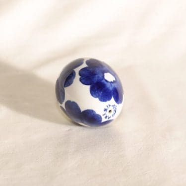 Arabia GOG koristemuna, käsinmaalattu, suunnittelija Gunvor Olin-Grönqvist, käsinmaalattu, retro