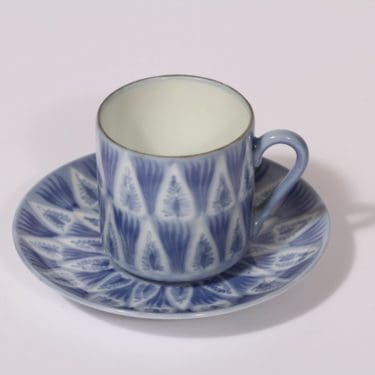 Arabia OC mokkakuppi, sininen, suunnittelija Esteri Tomula, pieni, käsinmaalattu, signeerattu