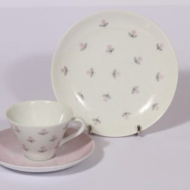 Arabia Monica kahvikuppi ja lautanen, vaaleanpunainen, suunnittelija , serikuva, kukka-aihe