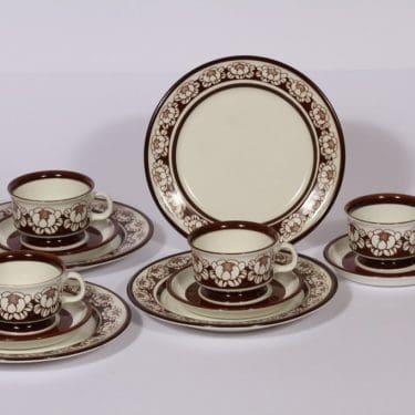 Arabia Katrrilli mokkakupit ja leivoslautaset, ruskea, 4 kpl, suunnittelija , serikuva