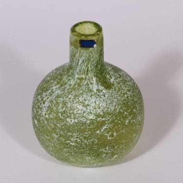 Nuutajärvi Mittumaari koristepullo, Tunturissa, suunnittelija Oiva Toikka, Tunturissa, signeerattu