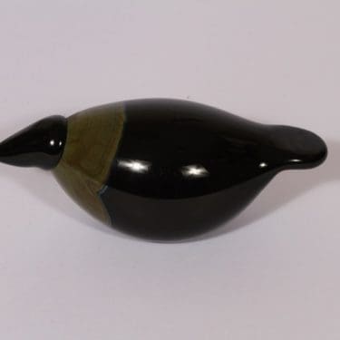 Nuutajärvi koristelintu, Variksen poika, suunnittelija Oiva Toikka, Variksen poika, pieni, musta, signeerattu