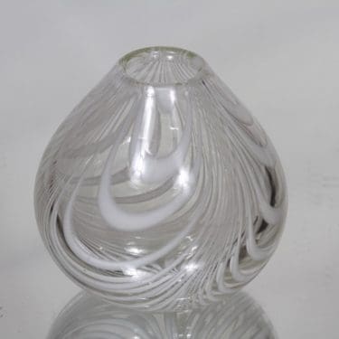 Kumela maljakko, kirkas, suunnittelija Maija Carlson, pieni, signeerattu, filigraani