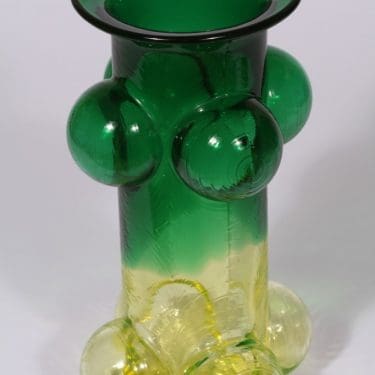 Riihimäen lasi Pajazzo maljakko, vihreä, keltainen, suunnittelija Nanny Still, signeerattu, retro