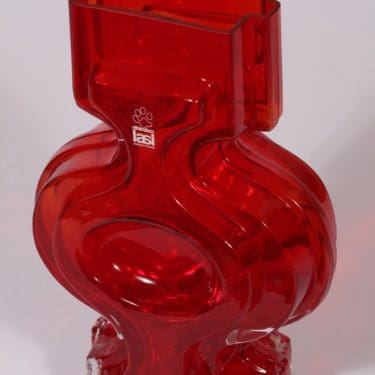 Riihimäen lasi Emma maljakko, suunnittelija Helena Tynell, rubiininpunainen