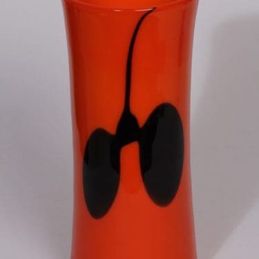 Nuutajärvi N553 maljakko, suunnittelija Heikki Orvola, suuri, punainen