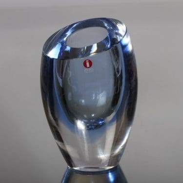 Nuutajärvi maljakko, suunnittelija Kerttu Nurminen, kirkas-sininen, massiivinen, signeerattu