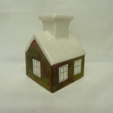 signeerattu kynttilänjalka, Talo, suunnittelija Heljä Liukko-Sundström, Talo, pieni, serikuva