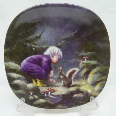 Arabia Dear Friend wall plate Squirrel designer Sussi Anna Åberg