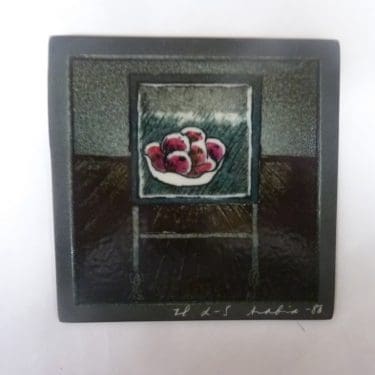 Arabia koristelaatta, Maalausteline, suunnittelija Helja Liukko-Sundström, Maalausteline, pieni, serikuva, signeerattu