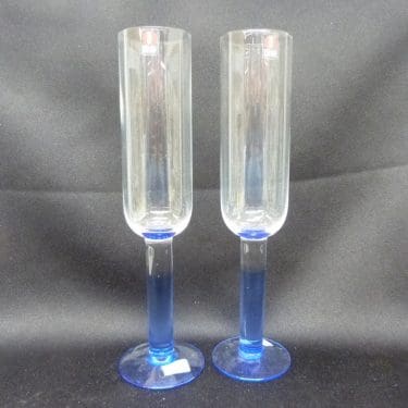 Nuutajärvi Mondo kuohuviinilasit, kirkas, sininen, 2 kpl, suunnittelija Kerttu Nurminen,