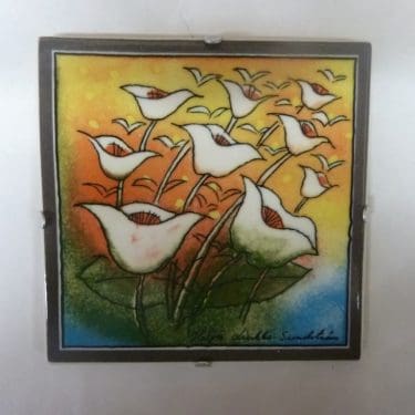 Arabia koristelaatta, Onnitellen, suunnittelija Heljä Liukko-Sundström, Onnitellen, pieni, serikuva, signeerattu