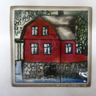 Arabia koristelaatta, Haapaisten Jukola, suunnittelija Heljä Liukko-Sundström, Haapaisten Jukola, pieni, serikuva, signeerattu