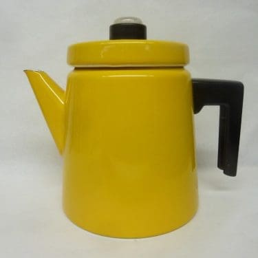 Finel Pehtoori kahvipannu, suunnittelija Antti Nurmesniemi, 2 l, keltainen