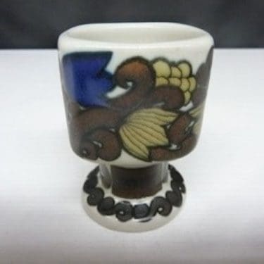 Arabia vuosimunakuppi, 1981, suunnittelija Raija Uosikkinen, 1981, serikuva, Kalevala-aihe