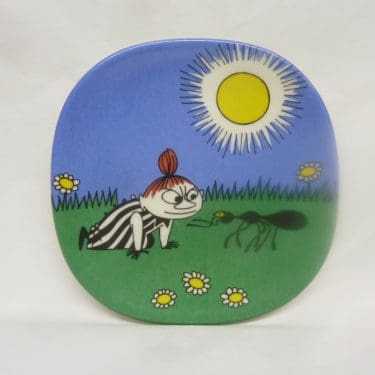 Arabia Muumi seinälaatta, Pikku Myy Ja Muurahainen, suunnittelija Tove Jansson, Tove Slotte, Pikku Myy Ja Muurahainen, pieni, serikuva, muumi-aihe