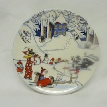 Arabia Muumi seinätaulu, Koulutervehdys, suunnittelija Tove Slotte, Tove Jansson, Koulutervehdys, iso, serikuva, muumi-aihe