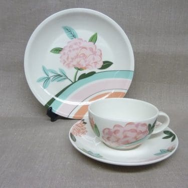 Arabia China tea teekuppi, suunnittelija , serikuva, kukka-aihe