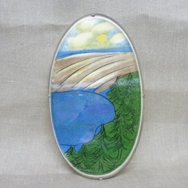 Arabia tilaustyö SSKK:lle koristetaulu, Maisemani, suunnittelija Heljä Liukko-Sundström, Maisemani, serikuva, signeerattu, rajoitettu erä