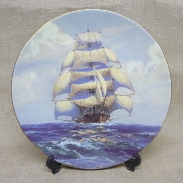 Arabia Merilinja seinälautanen, Purjealus 1926, suunnittelija Adolf Bock, Purjealus 1926, serikuva, laiva-aihe