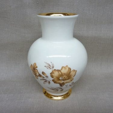 Arabia Myrna maljakko, valkoinen, suunnittelija , serikuva, kukka-aihe