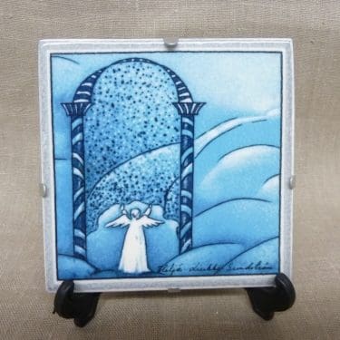 Arabia seinälaatta, Taivaanportti, suunnittelija Heljä Liukko-Sundström, Taivaanportti, pieni, serikuva, enkeli-aihe