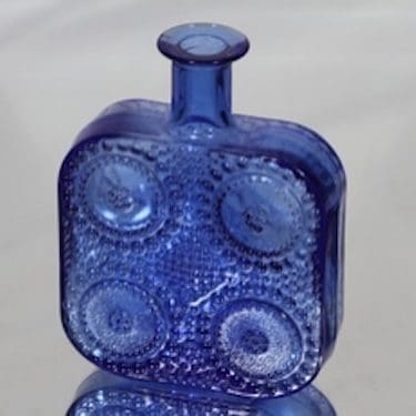 Riihimäen lasi Grapponia koristepullo, sininen, suunnittelija Nanny Still, signeerattu