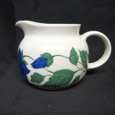 Arabia Tea for Two kaadin, vihreä, suunnittelija , serikuva, kukka-aihe