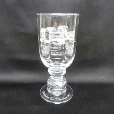 Nuutajärvi Linna olutlasi, Kastelholman Linna, suunnittelija Oiva Toikka, Kastelholman Linna, Apilanlehti, puhallettu kivikristalli