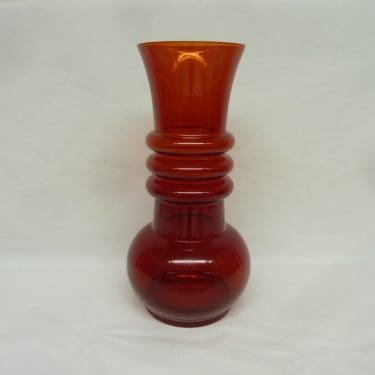 Riihimäen lasi Kielo maljakko, rubiininpunainen, suunnittelija Tamara Aladin,