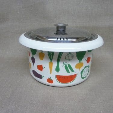 Finel Vegetaria kattila, suunnittelija Heikki Orvola, 4 l, serikuva, vihannesaihe